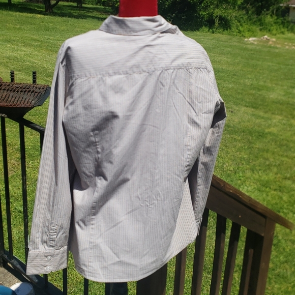 Button down - Picture 2 of 2